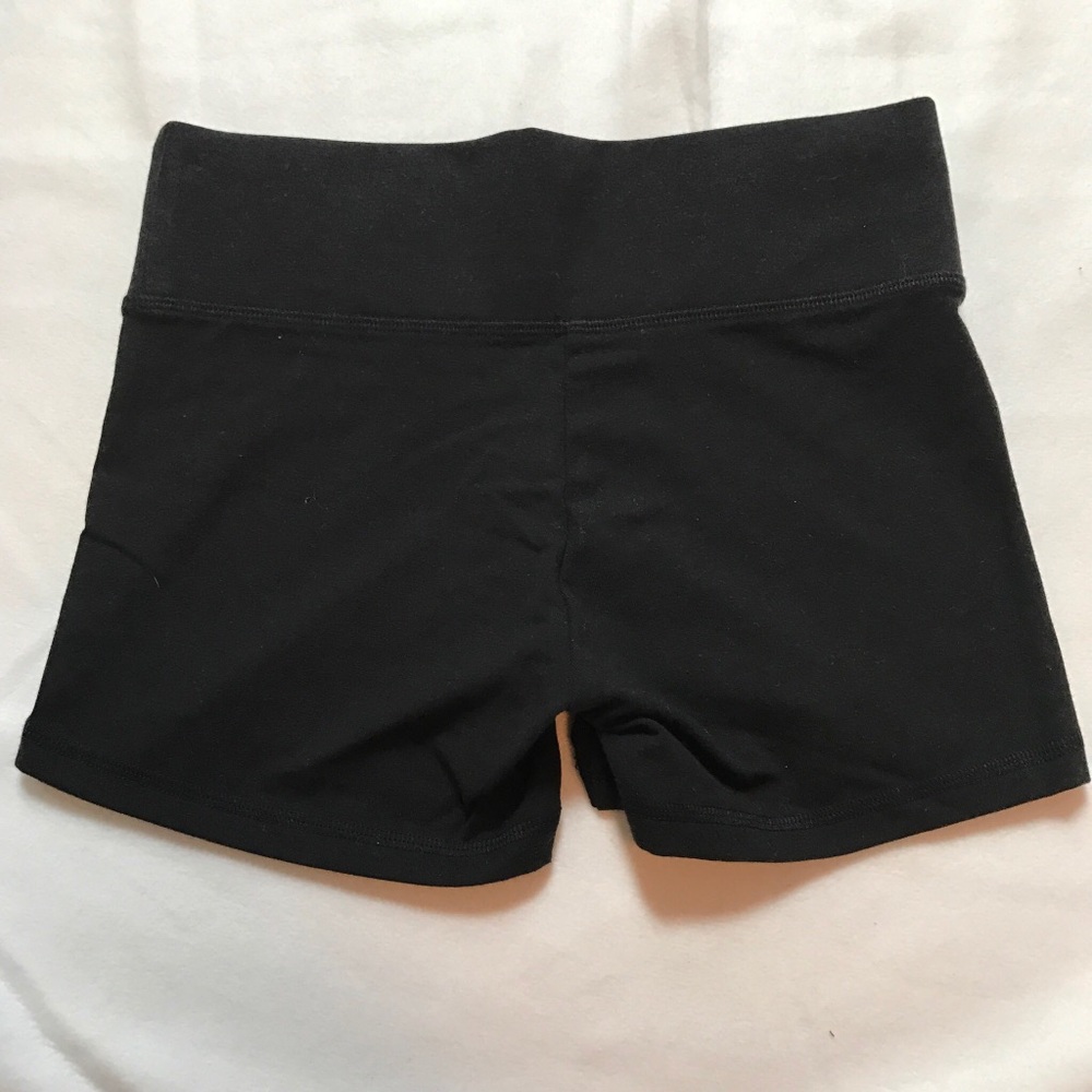⬇️VS Black Yoga Shorts! - Picture 4 of 4